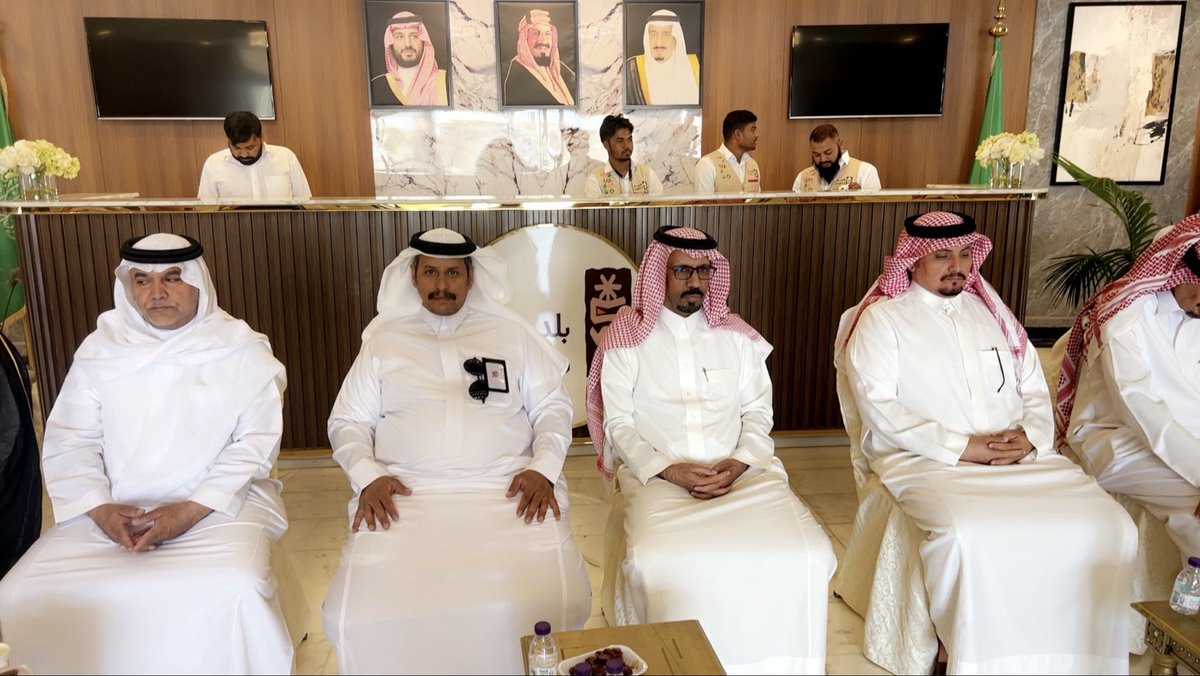 tathleethM's tweet photo. #بلدية_تثليث تقيم حفل معايدة لمنسوبيها بمناسبة عيد الأضحى المبارك وسط أجواء أخوية وتبادل للتهاني والتبريكات.

#أمانة_منطقة_عسير
#عيد_الأضحى_المبارك https://t.co/O5KtyKrvqc