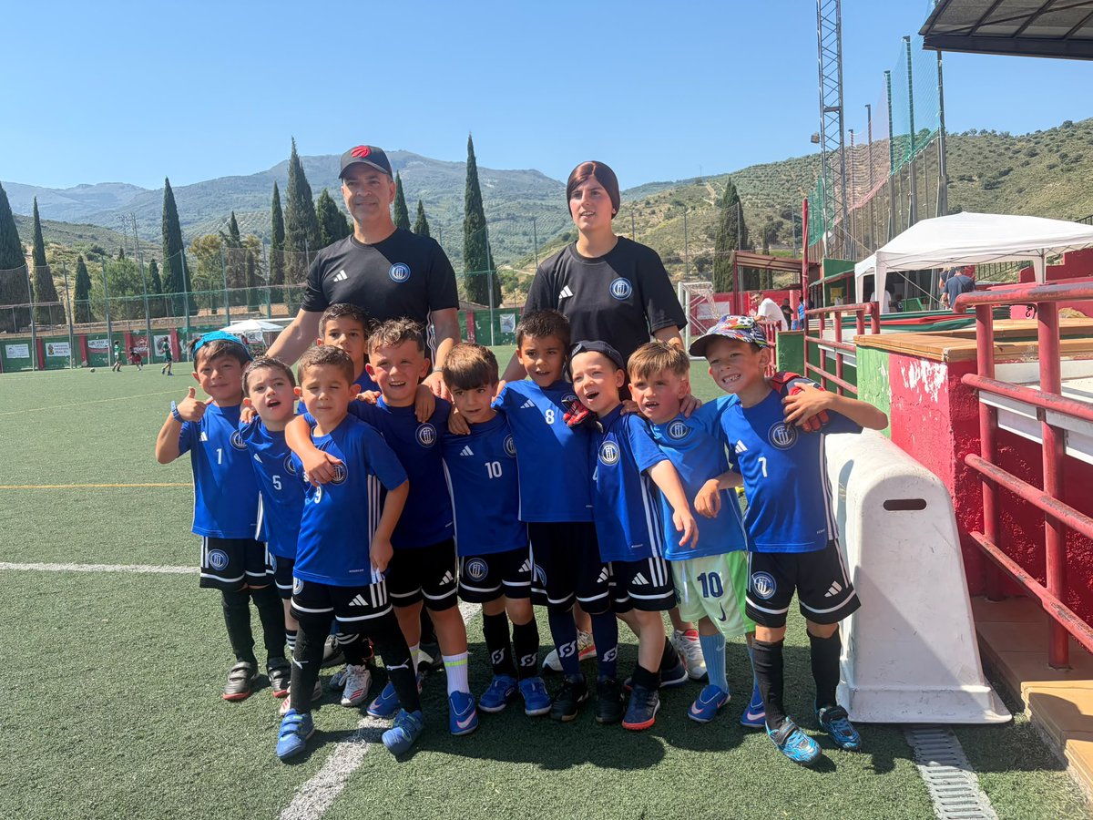 InterJaen's tweet photo. 👦🏻👧🏻 Nuestro equipo bebé disfrutó el pasado sábado de un gran torneo en Los Villares, donde los más pequeños del club nos demostraron, una vez más, el enorme progreso que están realizando tanto dentro como fuera del campo🏆 https://t.co/RblfOloQJT