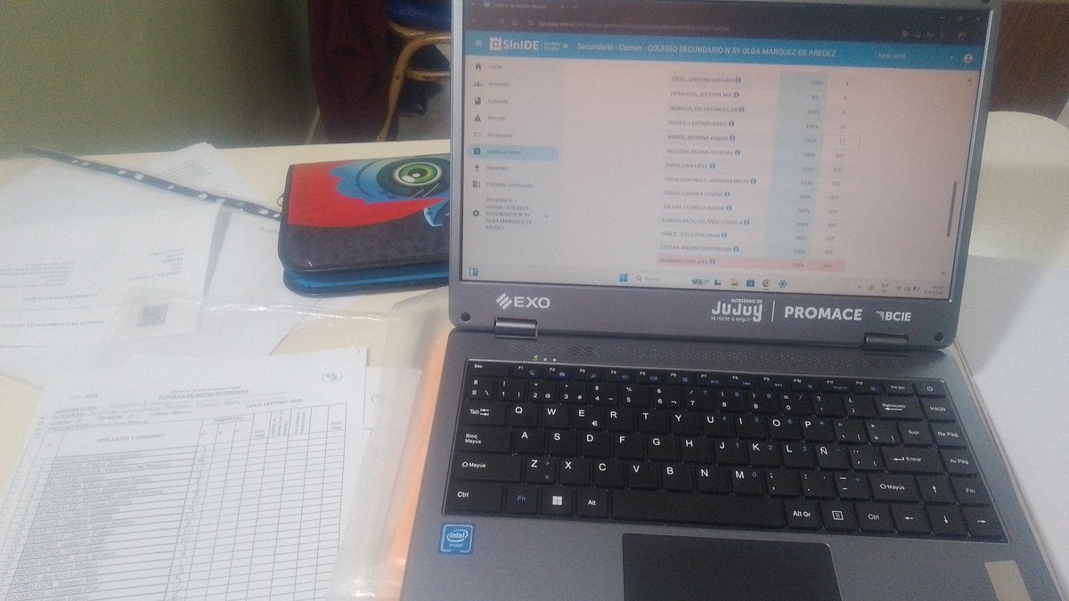 EmmanuelSergio0's tweet photo. A full en el laburo https://t.co/STLdP9YQf0