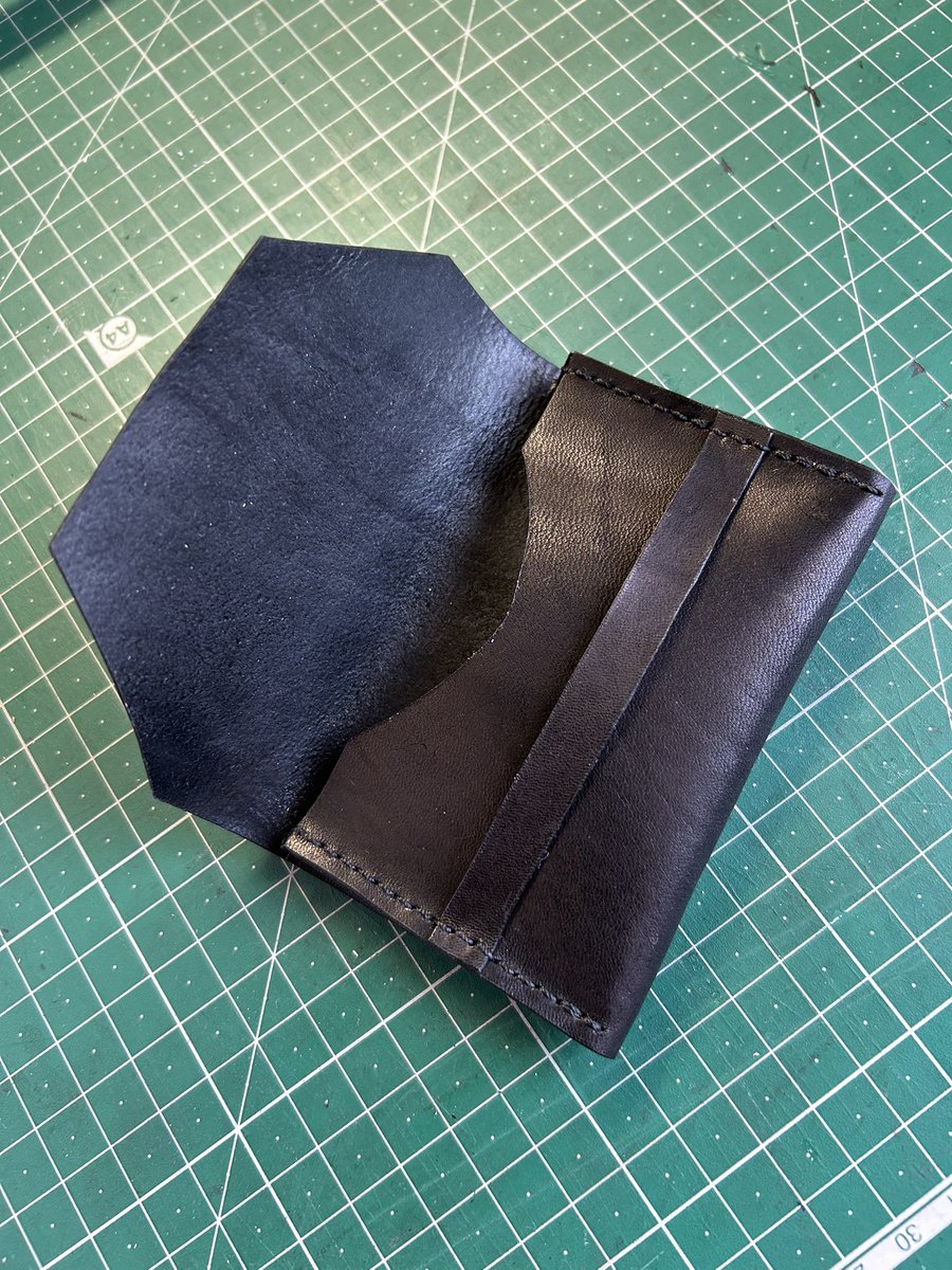 nu000nnn's tweet photo. レザークラフトシリーズ‼️
⁡
#名刺入れ
#レザークラフト
#革小物
#ハンドメイド
⁡
新しい会社に入って2ヶ月‼️
まだまだ研修中です‼️
名刺を貰えたので名刺入れを造りました︎👍🏻 ̖́- https://t.co/zdN1oLocAL