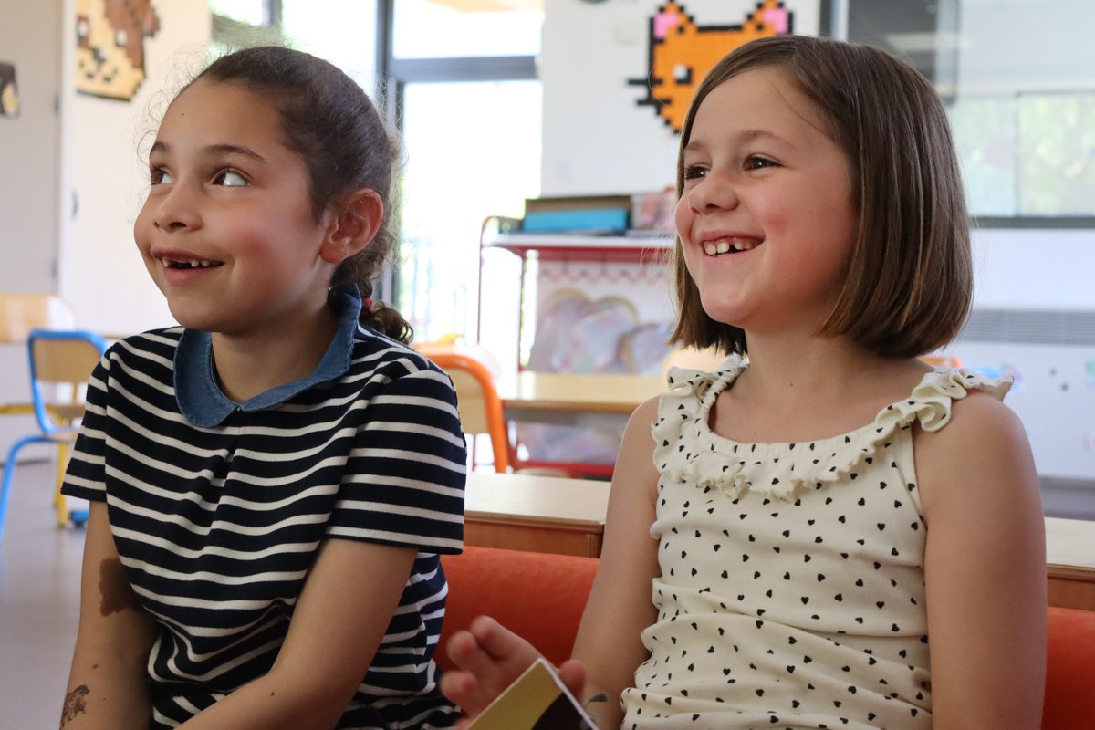 Angers's tweet photo. #GrandiràAngers // Un TAP à la découverte d’Osnabrück @StadtOsnabrueck Vendredi 22 mai, Sahin, ambassadeur allemand à #Angers cette année, a présenté sa ville aux enfants avant des échanges très ludiques sur la vie quotidienne dans les deux villes amies. https://t.co/oEduIZamVD https://t.co/tJmt8EYZqK