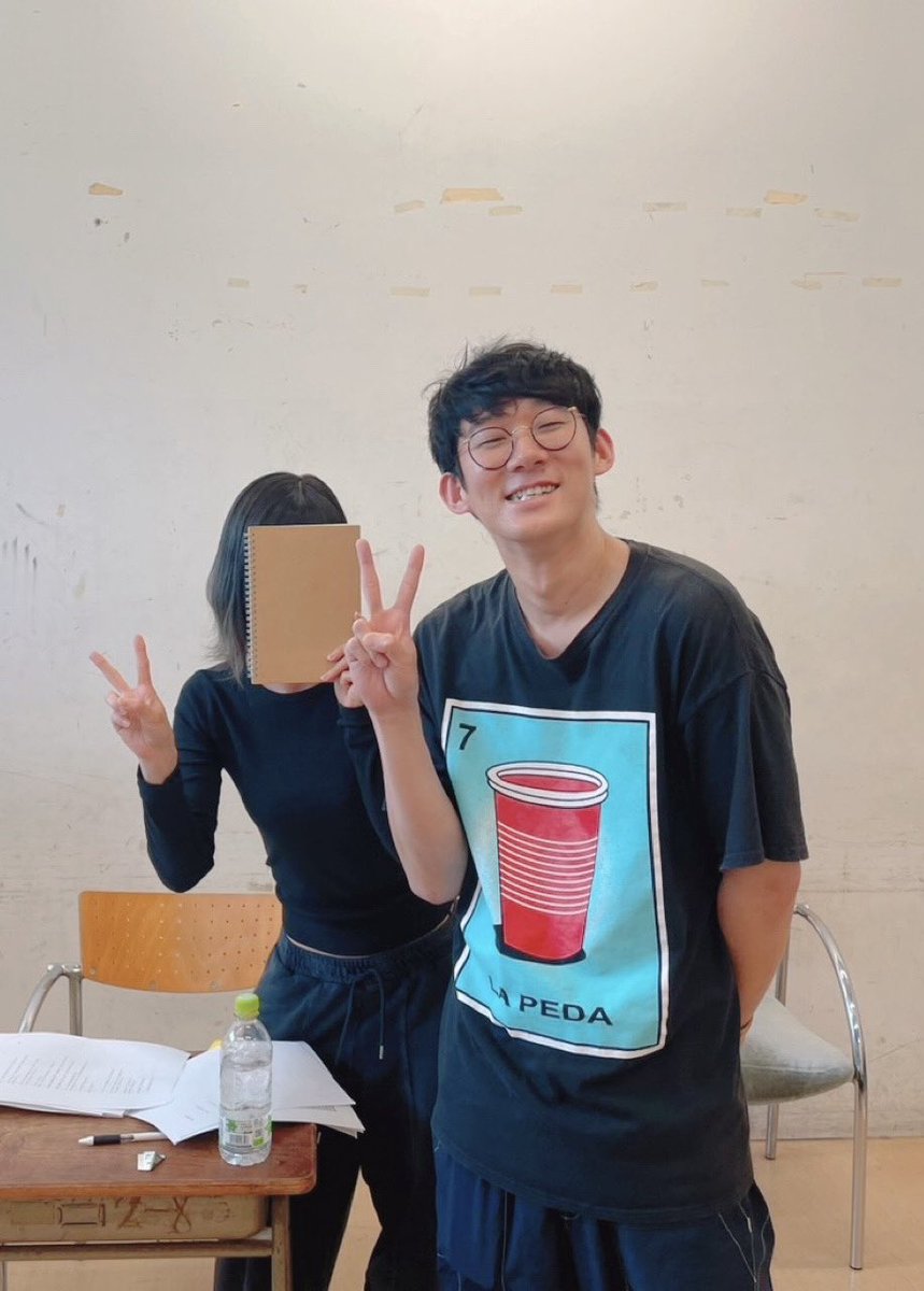 mogatanpe's tweet photo. 堂前さんと朗読劇の読み合わせしたら大号泣した私。(なので顔隠してます🤣)本番どうしよう、鼻水やばいかもしれない…笑

凄く心に残る作品なので、ぜひみなさま
観に来てください…！

＆ご結婚おめでとうございます㊗️

https://t.co/jNGXrHkgtY https://t.co/x2zQ96PoKC