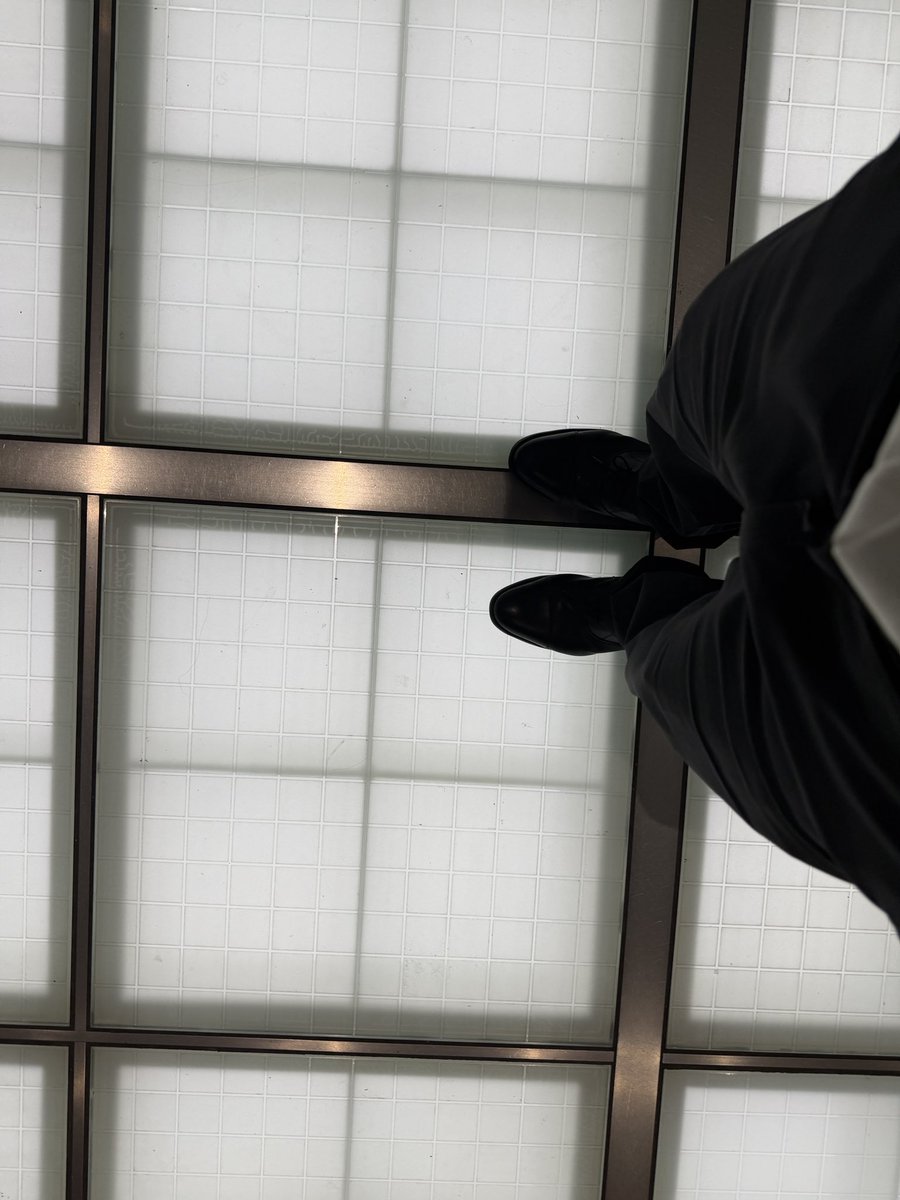 akttvk's tweet photo. きたー！

最前列ほぼど真ん中
目が合うレベルではなく、堪能してきました。

生きていれば良いこともある https://t.co/uhHLpDw9XS