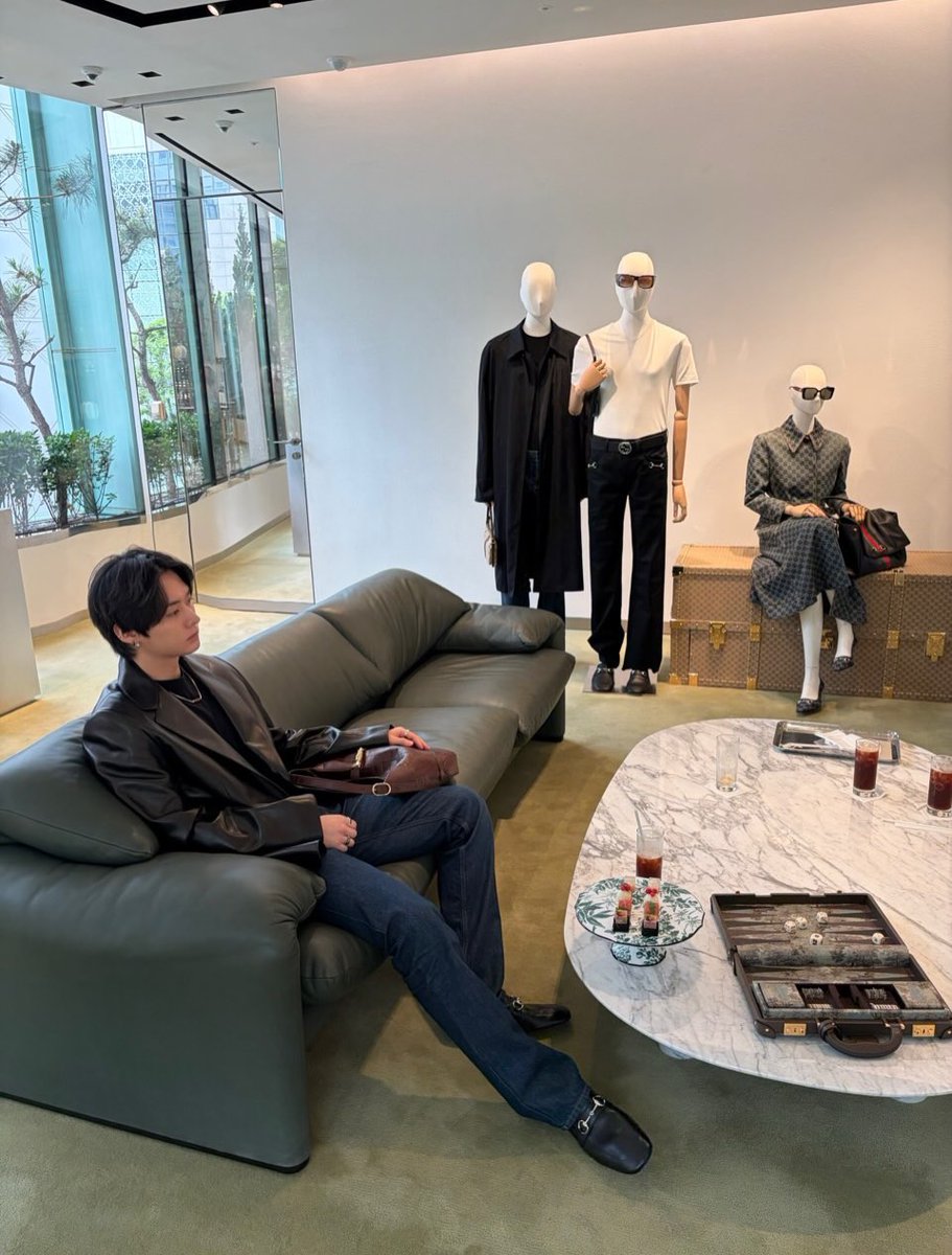 LeeKnowBrasil's tweet photo. ↱#INSTA 🐰 02.06.26↲ Postagem do #LeeKnow no feed do instagram!🤍

“Fui às compras”

🖇️ https://t.co/q2xfU5vcDC

#스트레이키즈 #리노 #LEEKNOW #StrayKids @Stray_Kids 👻 https://t.co/qGqzNI1Qjd