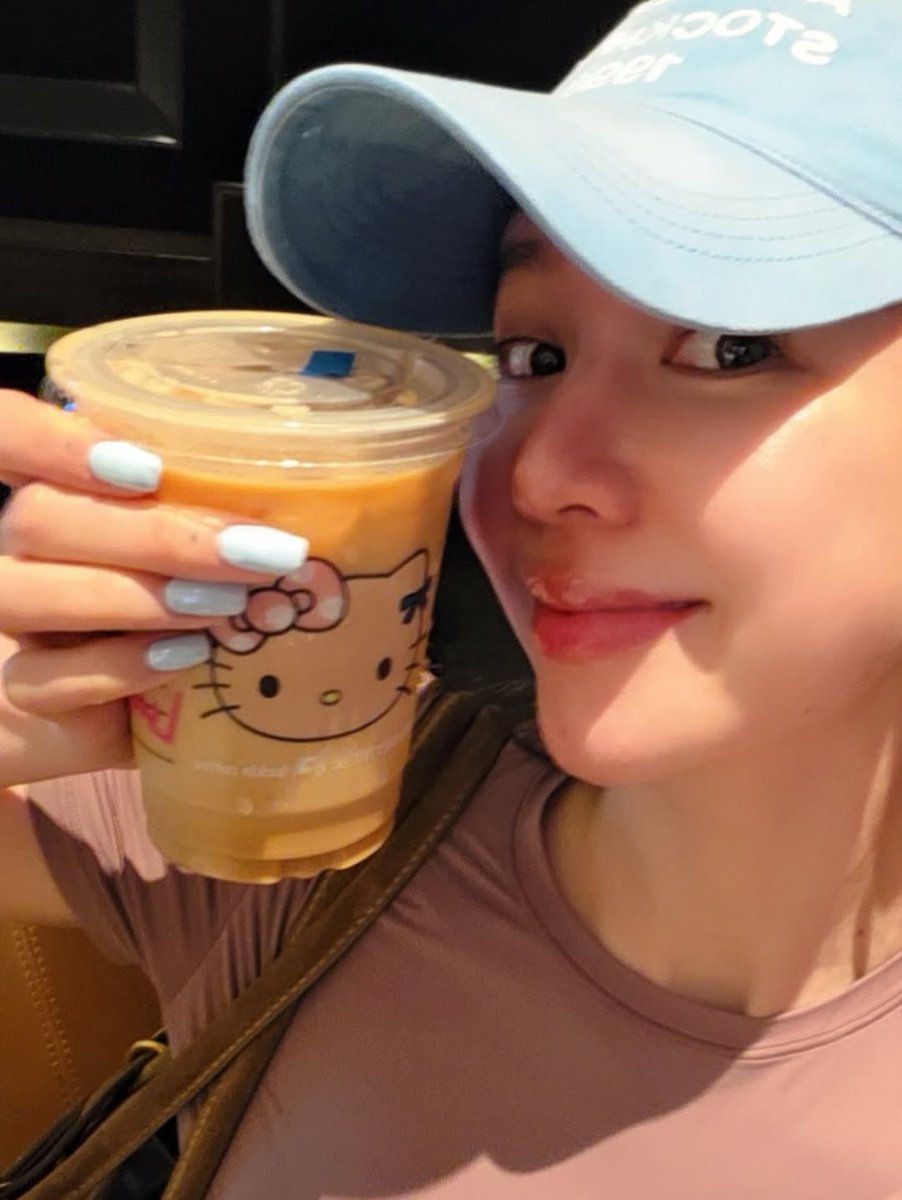 Junenannirin_TH's tweet photo. [ 260602 ] 🐈‍⬛🍒
IG Post : june_nannirin 

ily shanghai ♡ 💌💋

🔗 https://t.co/5sEQky0ZDZ…

#Junenannirin #จูนณัณณิริณ @JUNE_NANNIRIN https://t.co/9fY0AMwqtL