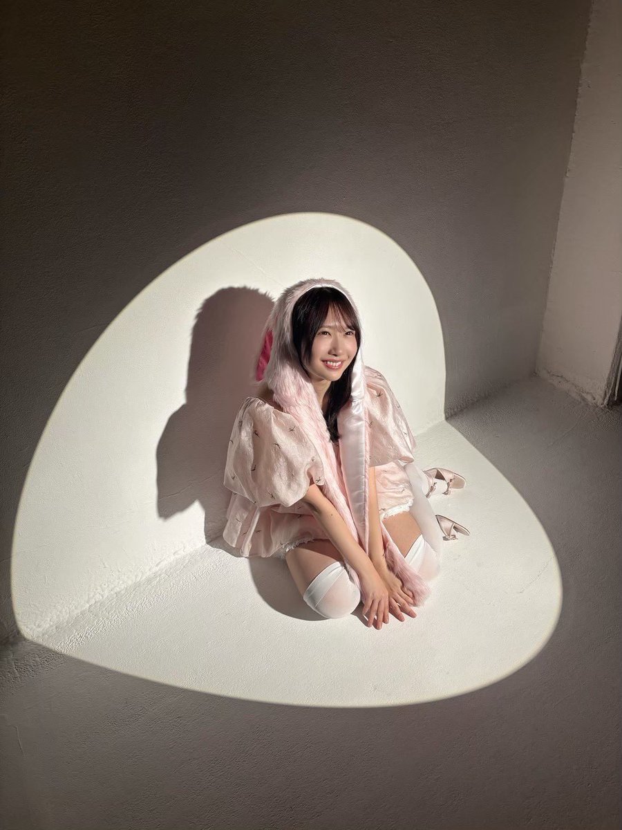 brody20150821's tweet photo. ／
　#藤嶌果歩1st写真集 🐰
発売決定おめでとうございます！
＼

現在発売中の『BRODY6月号』表紙＆巻頭グラビアには17thシングル『Kind of love』で初の単独センターに抜擢となった #日向坂46 #藤嶌果歩 さんが登場！

ということで、本日は #かほりん のオフショットを大放出📸✨✨

#かほりん上昇中

⏬ご購入はこちらから⏬
● HMV&BOOKS online
《HMV&BOOKS online限定特典：藤嶌果歩（日向坂46）ポストカード》
https://t.co/zIs5c8ERYU

《HMV&BOOKS online限定特典：片山紗希＆松尾桜（日向坂46）ポストカード》
https://t.co/pSqQhapjPW

通常版(※特典はつきません)
https://t.co/wsygGcLhky

●Amazon
https://t.co/Kbl4PtXBJD