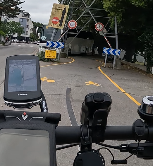 VeloToulousain's tweet photo. Automobilistes et respect des infras #vélo, toujours la même histoire... https://t.co/UGfK8cFSTR