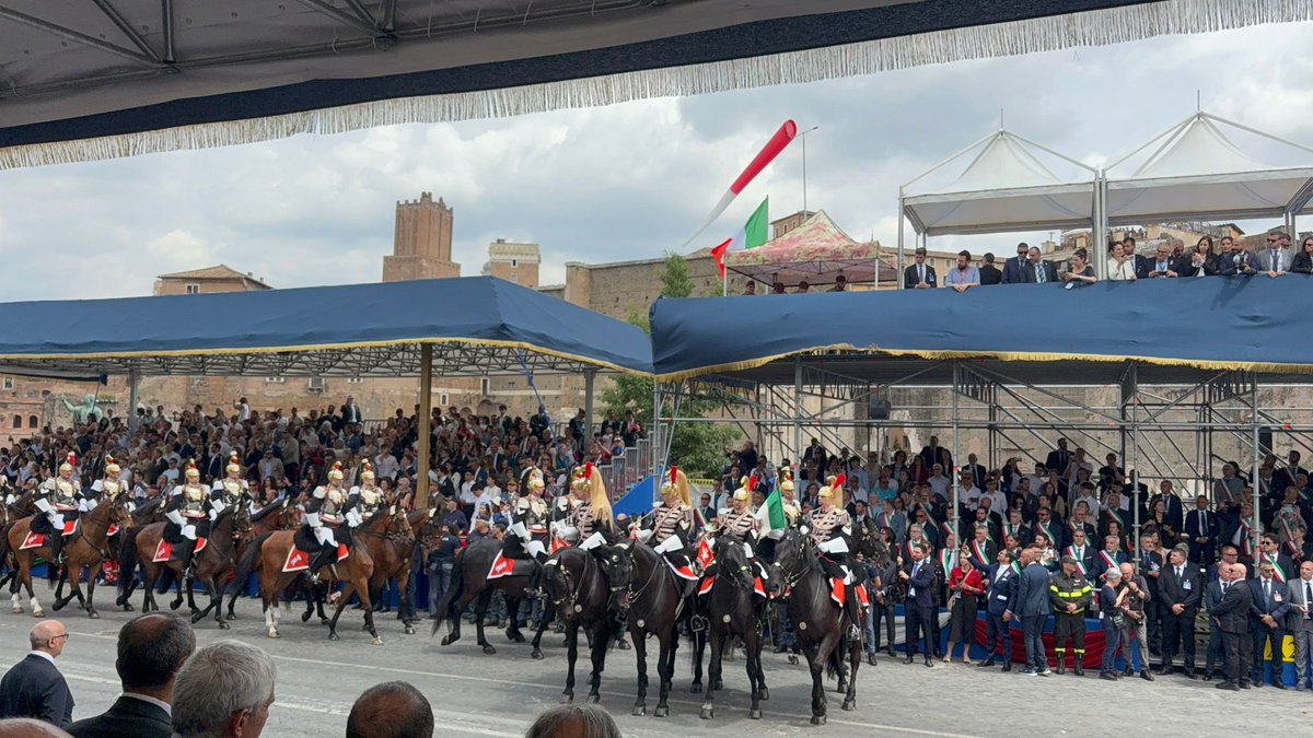 fpcapone's tweet photo. 🇮🇹 Possiamo divergere su tutto, ma il 2 giugno è la Festa della Repubblica e onoriamo gli uomini e le donne in divisa il cui *lavoro*, in Patria e oltreconfine, è difendere la nostra sicurezza e i nostri valori!!!

#Italia #UGL @UGLConf https://t.co/73hENmsl6X