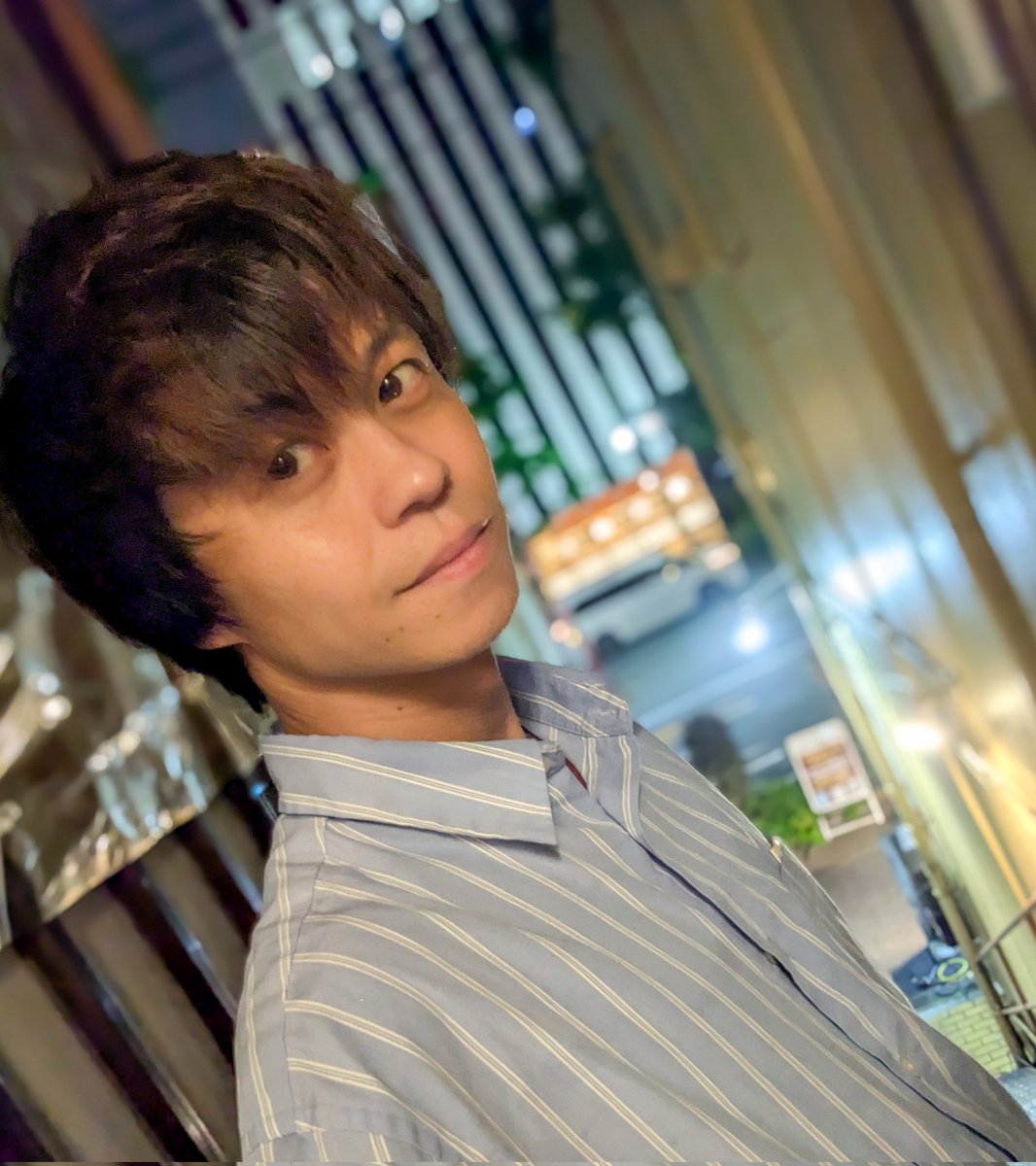 oza0630's tweet photo. 『待たせない言葉』ってなんだろう？
…なんだと思います🍷？

言葉は時に頼りないけど、寄り添ってくれるのも背中を押してくれるのも言葉であるとずっと信じてる。

もうすぐ本番。
208-待たせない言葉-
お楽しみに！！

#待たせない言葉 https://t.co/YwHC9sSPfu
