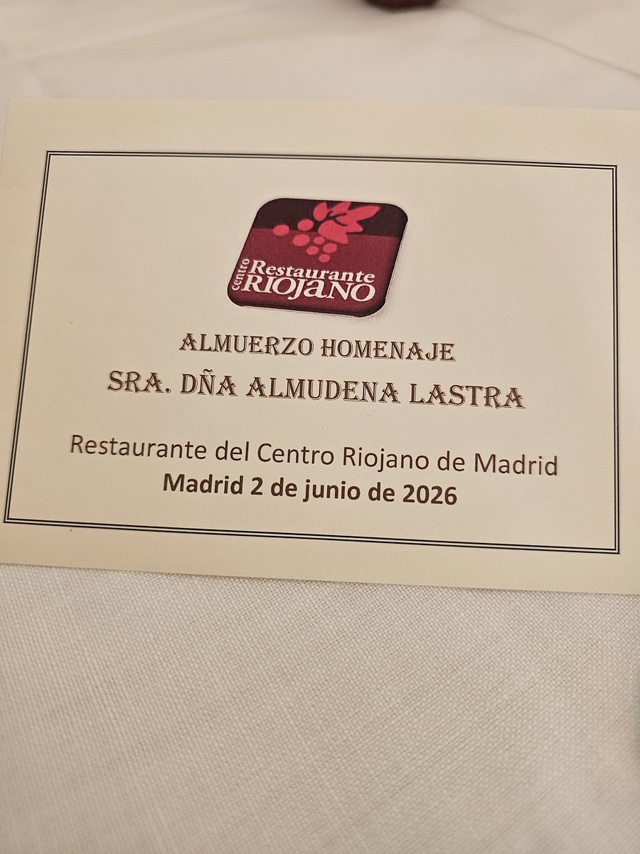 IgnacioStampa's tweet photo. Afortunado de asistir a este homenaje a la Fiscal Superior de Madrid. Una Fiscal de verdad. Y, lo que es mucho más importante aún: una Jefa extraordinaria y, sobre todo, una Compañera. 
GRACIAS, Almudena. https://t.co/DkATRhjpVr