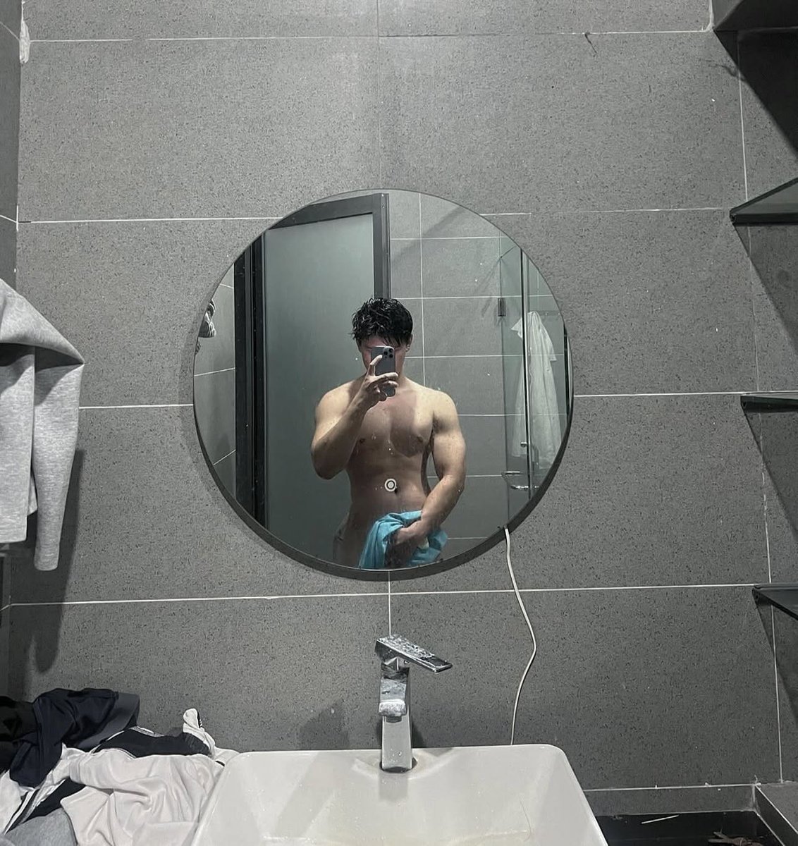 YOY99's tweet photo. 외모보다 느낌이 더 중요하다고 생각해
#게이 #ㄱㅊㅅ #게친소 #그라인더 https://t.co/5QW2EGRQhm