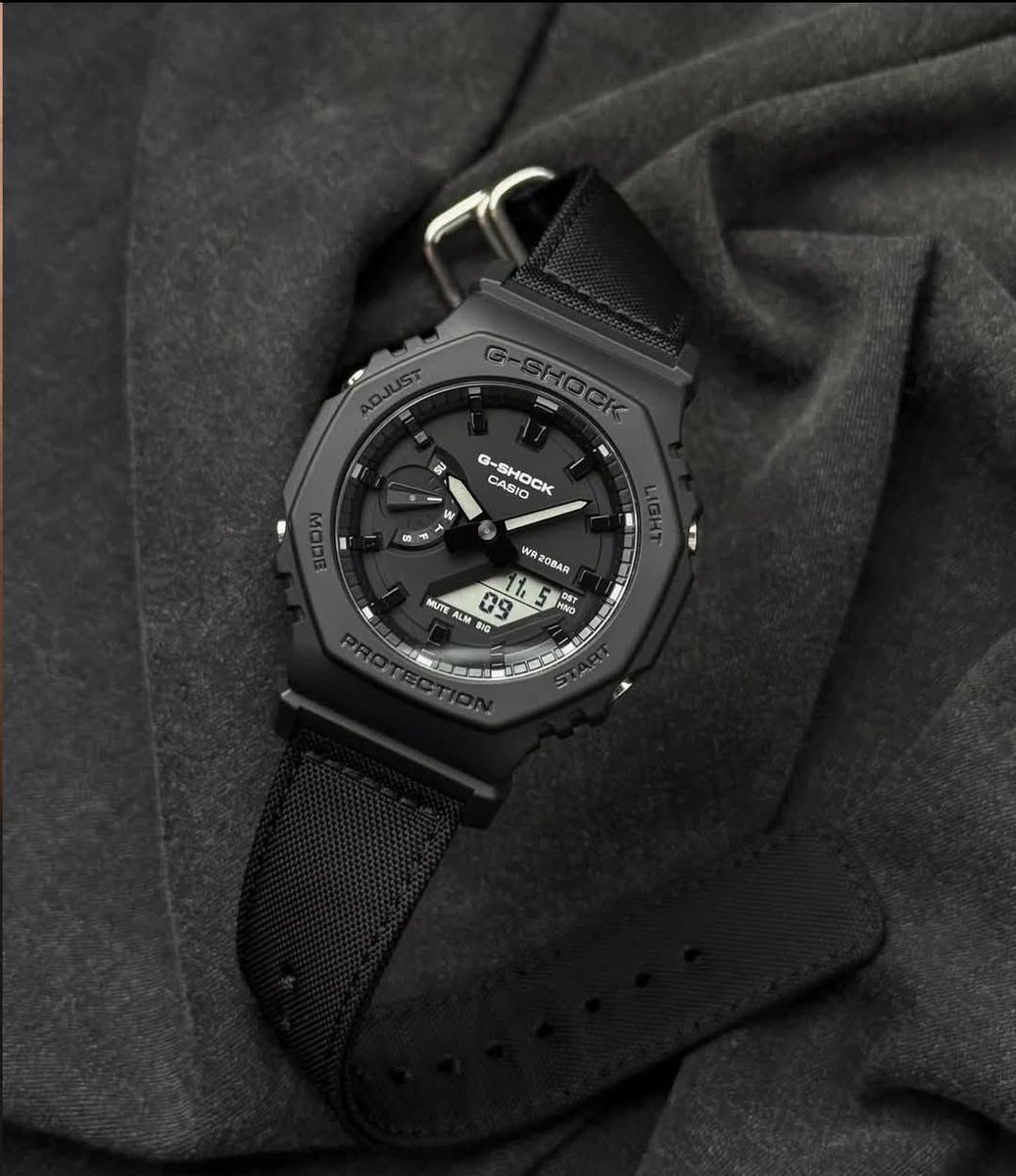 _xix07's tweet photo. كاسيو (G-Shock) تصميم ثماني الأضلاع مميز الأسود الكامل هو "اليونيفورم" الجديد للرجل الواثق. https://t.co/OTfHkCXqNZ