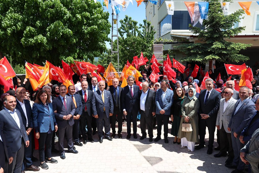 mustafademir's tweet photo. 📍 Tokat | Reşadiye-Yolüstü

7 Haziran’da gerçekleştirilecek belde belediye başkanlığı seçimi öncesinde Reşadiye Yolüstü Beldemizde kıymetli vatandaşlarımızla bir araya geldik.

Yolüstü’nün ihtiyaçlarını bilen, potansiyeline inanarak; bu güzel beldeyi daha güçlü yarınlara taşımak için çalışmalarımızı sürdürüyoruz.

AK Partimizin adayı Mustafa Altın ile birlikte Milletle Bütünleşen Belediyecilik anlayışla; Yolüstü beldemize eser kazandıracak, hizmet belediyeciliğini en güçlü şekilde hayata geçireceğiz.

@ademdizer 
@dtcuneytaldemir 
@SemihaEkinci58 
@EyupEroglu60 
@akpartitokat 
@Akparti