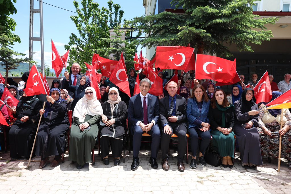 mustafademir's tweet photo. 📍 Tokat | Reşadiye-Yolüstü

7 Haziran’da gerçekleştirilecek belde belediye başkanlığı seçimi öncesinde Reşadiye Yolüstü Beldemizde kıymetli vatandaşlarımızla bir araya geldik.

Yolüstü’nün ihtiyaçlarını bilen, potansiyeline inanarak; bu güzel beldeyi daha güçlü yarınlara taşımak için çalışmalarımızı sürdürüyoruz.

AK Partimizin adayı Mustafa Altın ile birlikte Milletle Bütünleşen Belediyecilik anlayışla; Yolüstü beldemize eser kazandıracak, hizmet belediyeciliğini en güçlü şekilde hayata geçireceğiz.

@ademdizer 
@dtcuneytaldemir 
@SemihaEkinci58 
@EyupEroglu60 
@akpartitokat 
@Akparti