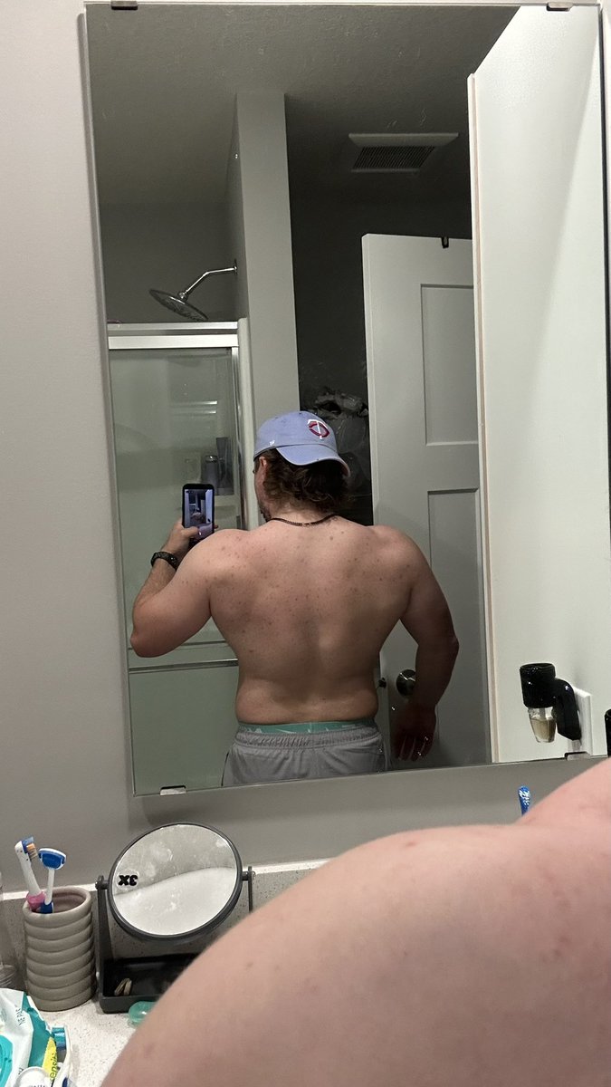 eWallzer's tweet photo. Week 4 Day 2✅ workout powered purely by my new band obsession Against the Current, they got some VIBEY songs. gotta get the turtle shell back https://t.co/3bUWTo3tLD