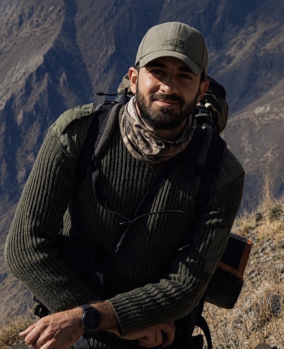 Gwenherself's tweet photo. 🚨 URGENT: FREE HAMED TIZROOYAN 🚨

Mazandaran photographer Hamed Tizrooyan has been detained since May 4 for supporting the Iranian revolution and speaking out against the regime’s massacres and executions.

SCREAM HIS NAME.
Pressure the regime.

*Hamed Tizrooyan MUST BE FREED. https://t.co/ZbOXrQlOX5