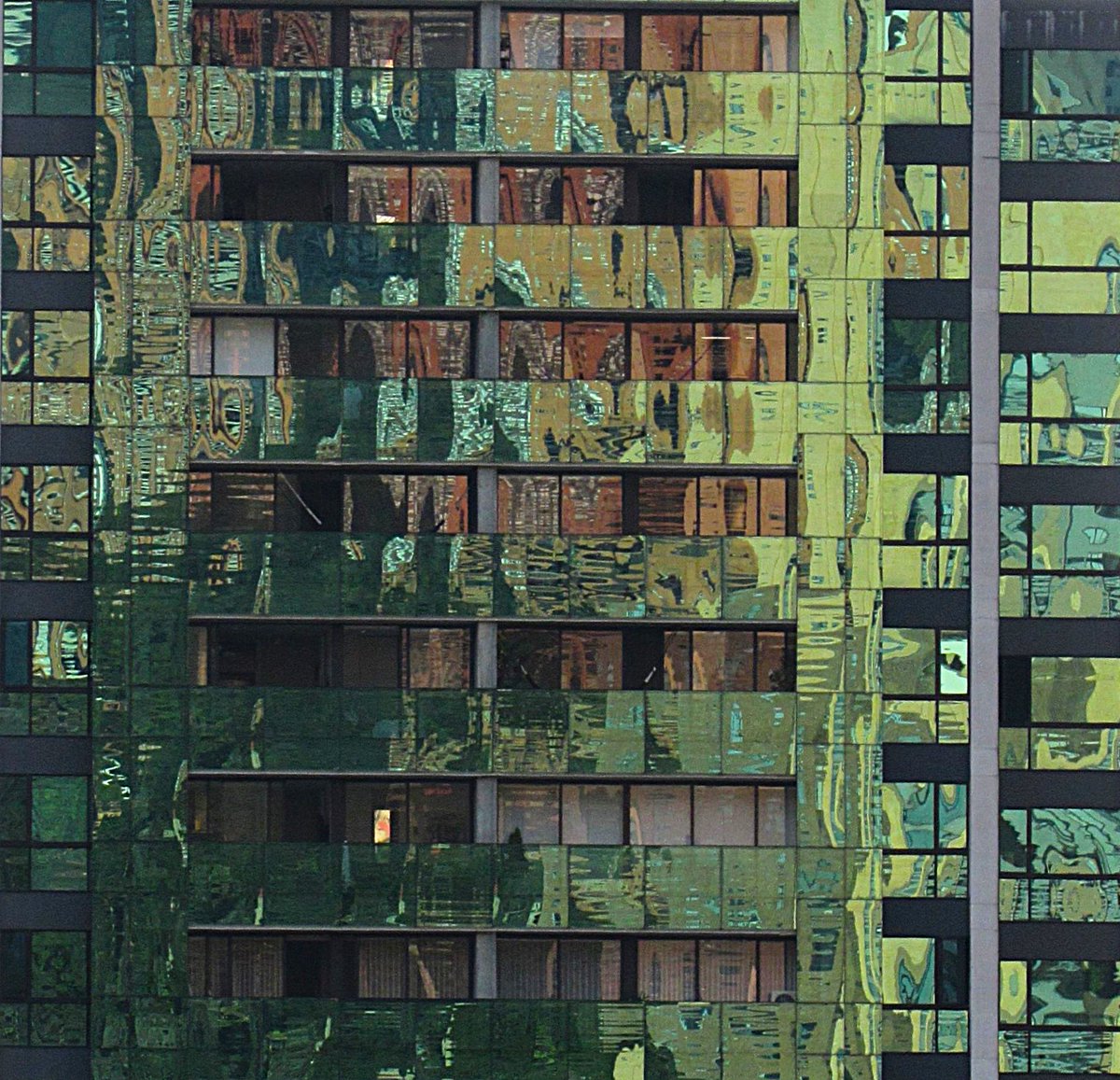 luisyepesb's tweet photo. #Reflejos; #Medellín 2022. https://t.co/l2g4Nyrvbn