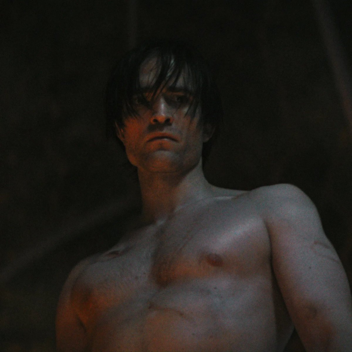 TheBatmanSagaNW's tweet photo. Robert Pattinson on people saying he didn’t work out at all for ‘THE BATMAN’

“Everyone was like:  ‘You didn’t work out at all.’ I worked out every fucking day. Even after that, I still look like I didn’t work out. I worked out twice a day at, like, three o’clock in the morning.” He blamed the interviews he’d given for the lukewarm reception to his superhero body, including one with me where he said exercise was uncool: “I’m like, It’s just because I said it in an interview. I was trying to sound cool!”)