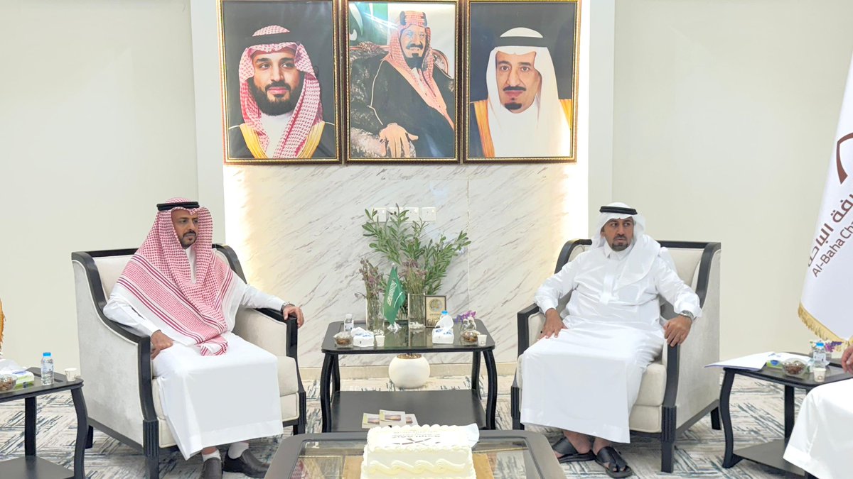 BahaChamber's tweet photo. بحضور رئيس مجلس إدارة غرفة الباحة أ. ماشي بن محمد العُمري  ونائب رئيس مجلس الإدارة أ. محمد آل مفرح، وعضو مجلس الإدارة أ. جمعان الغامدي، والأمين العام المكلف أ. ناصر الغامدي و الرئيس التنفيذي لمؤسسة غرف الأهلية أ.محمد ال مانع
 ويحضور عدد من رجل الأعمال أقامت غرفة الباحة حفل معايدة بمناسبة عيد الأضحى المبارك، وذلك بحضور منسوبي الغرفة.

وتبادل الحضور التهاني بهذه المناسبة السعيدة في أجواء أخوية تعكس روح العمل الواحد، سائلين الله أن يعيد هذه المناسبة على الوطن وقيادته الرشيدة والجميع بالخير واليُمن والبركات.