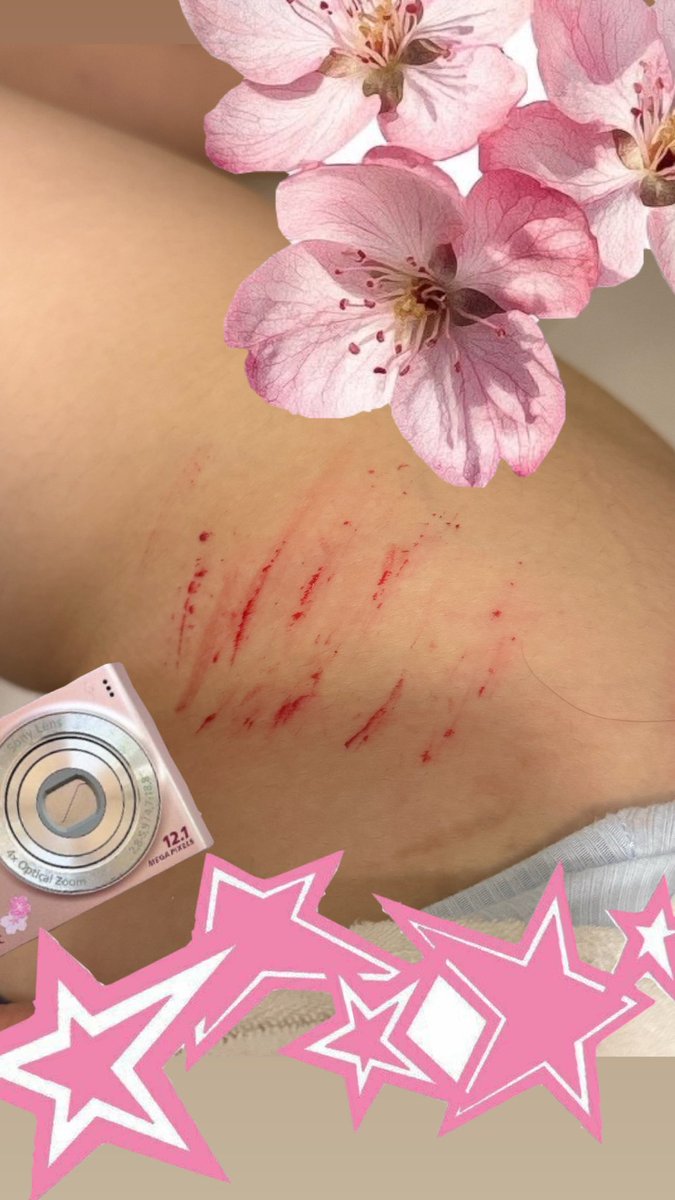 sizzlingwaffle's tweet photo. ALL FAKE ALL SFX!!! https://t.co/DfoJcgOIEi