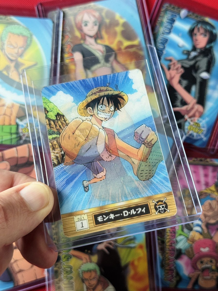 urbanmedium's tweet photo. 2002 No.1 King of Pirates Monkey D. Luffy “Gumi” Super Rare Lenticular is the first One Piece lenticular card (of thousands). These blind-bagged chases were found in packs of candy throughout the early 2000’s. 🏴‍☠️👑 https://t.co/tK16sUwd0L