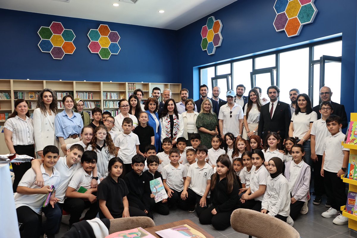 ozlemvgurzel's tweet photo. Bilginin ışığında aydınlanan bir gelecek… 📚✨

Türker İnanoğlu İlkokulu ve Ortaokulu bünyesinde kıymetli öğrencilerimizin hizmetine sunduğumuz Erdoğan Akbulak Kütüphanesi’nin açılışını gerçekleştirdik.

Çocuklarımızın okuyacağı, araştıracağı, hayal kuracağı ve kendilerini geliştireceği bu güzel eğitim yuvasının Beykoz’umuza kazandırılmasında emeği geçen herkese teşekkür ediyorum.

Kütüphanemiz tüm öğrencilerimize hayırlı ve uğurlu olsun.

#Beykoz #BeykozaDeğer