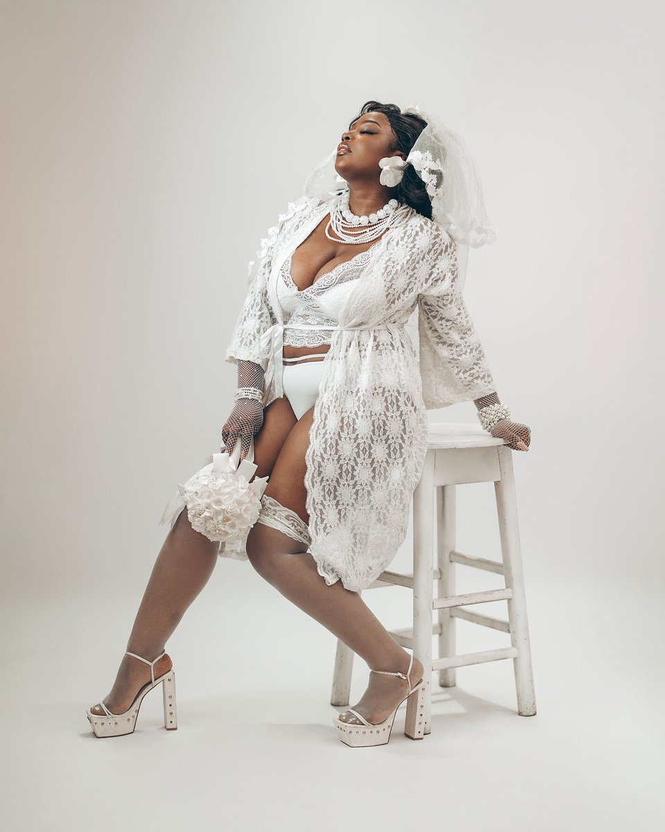 QumiFashion's tweet photo. Act II: The Softening

There was a time I thought protecting my heart meant keeping it closed.

Then I learned that softness is not weakness.

Sometimes courage looks like staying open anyway.

Styled by @QumiFashion 

#StyleNarrative #VisualDiary #ValentineSeries https://t.co/RHmeCH1Ytj
