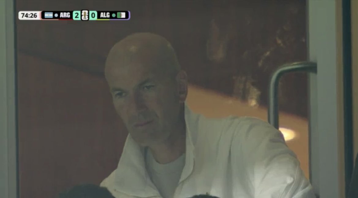 Benthinio's tweet photo. @ActuFoot_ Mdr … même après son carton rouge en finale de CDM, il n’était pas aussi dégouté 😂😆 https://t.co/F2j1KKU6Hc
