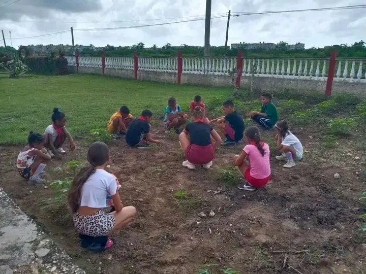 YMoracelsa79668's tweet photo. Durante esta semana,las Instituciones Educativas del municipio #Morón estarán realizando diversas actividades vinculadas a la activación de las Fuerzas de Acción Pioneril (FAPI), movimiento que nació en 1991 a partir de la iniciativa de los pioneros en el Primer Congreso Pioneril https://t.co/kqbhEF6CeZ