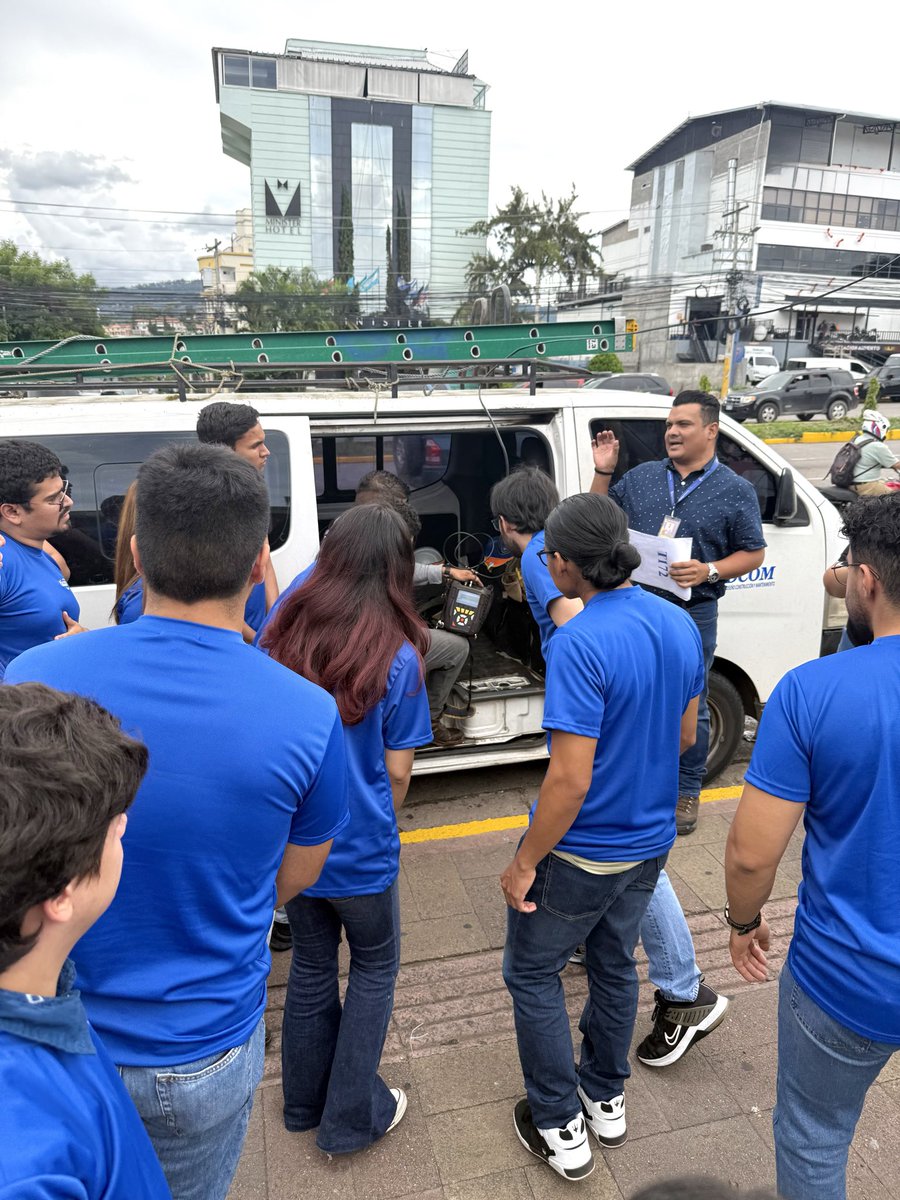 TigoHn's tweet photo. Después de vivir retos reales, experiencias como Cx Day y grandes momentos de aprendizaje, cerramos esta edición con mucho orgullo.

Gracias a todos los participantes, jurados y equipos que hicieron posible esta experiencia #ITFactor2026 💙
.
#TigoHonduras https://t.co/PAdev0bU6L