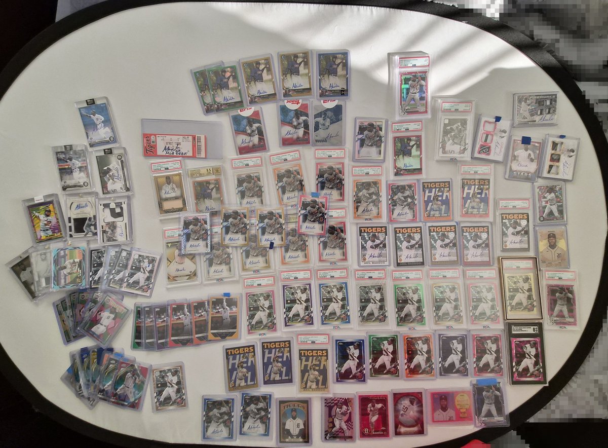 InventSPC's tweet photo. @PuffyShirtPicks @drillinlooks @fuzzyfromyt Not including a lot of doubles and low end autos. Your count is higher than mine... But Sapphire, Chrome and 1986 auto rainbows live here as well as the Make It Count rainbow. Chrome Auto, 2022 finest as cosmic I'm missing the 1/1s. And yes the Akil group has 3/5 Taco Fractors. https://t.co/Upq77V9dzd