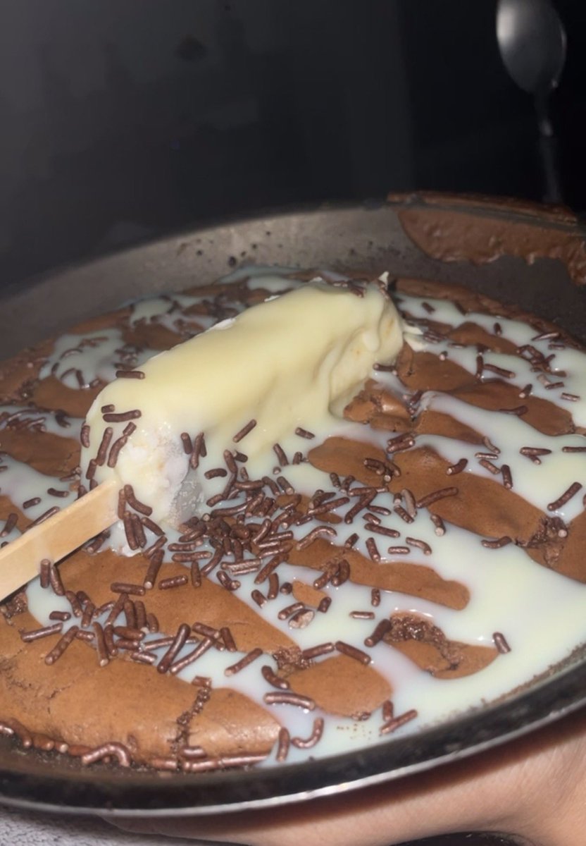 badgalsthee's tweet photo. Toda vez q o Pedro vem aqui pra casa a gente inventa uma receita de gordice, n tem como. https://t.co/XjiQOxN6pD
