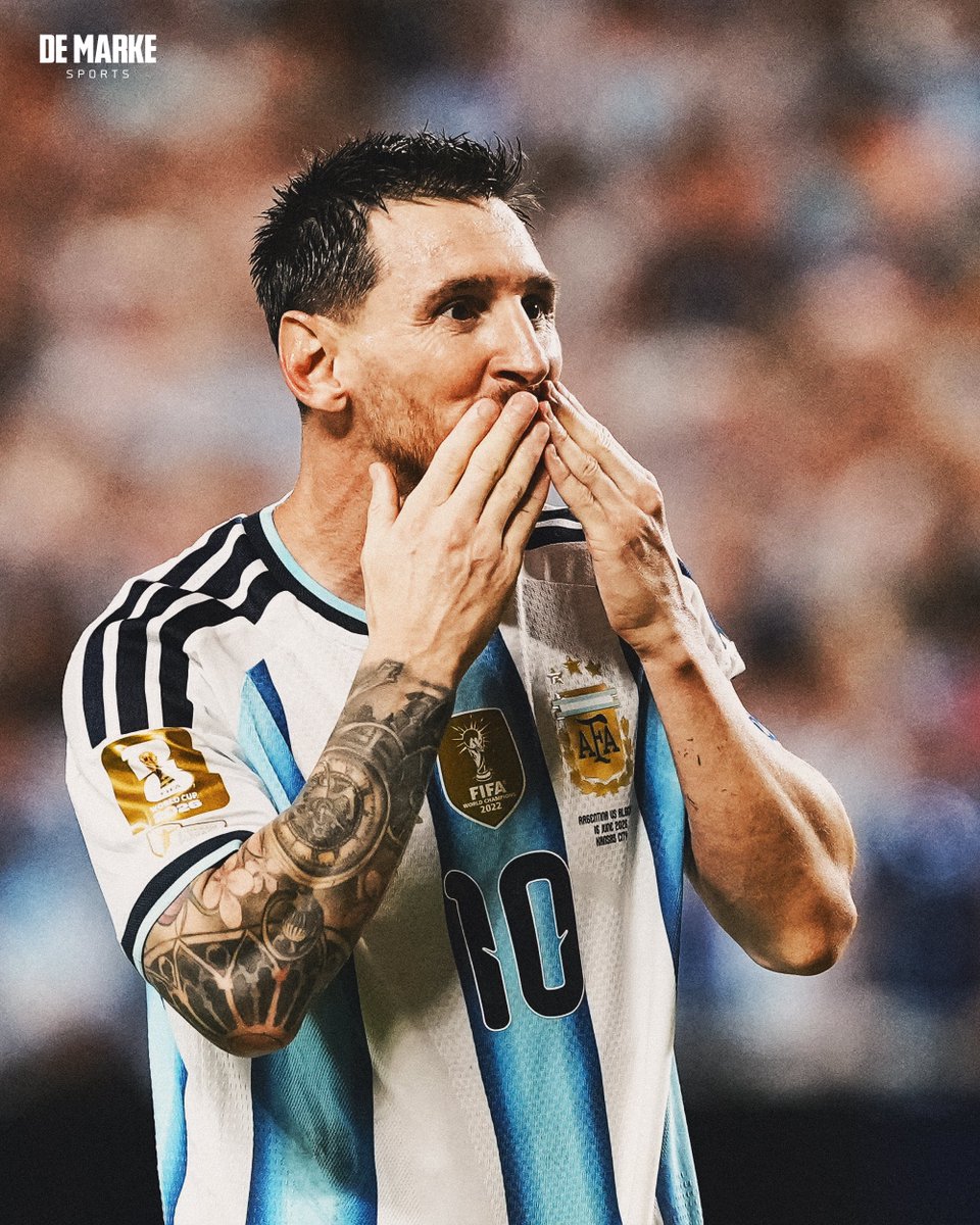 demarkesports's tweet photo. Lionel Messi'den sevgilerle... 😘 https://t.co/kSnLOdVm3a