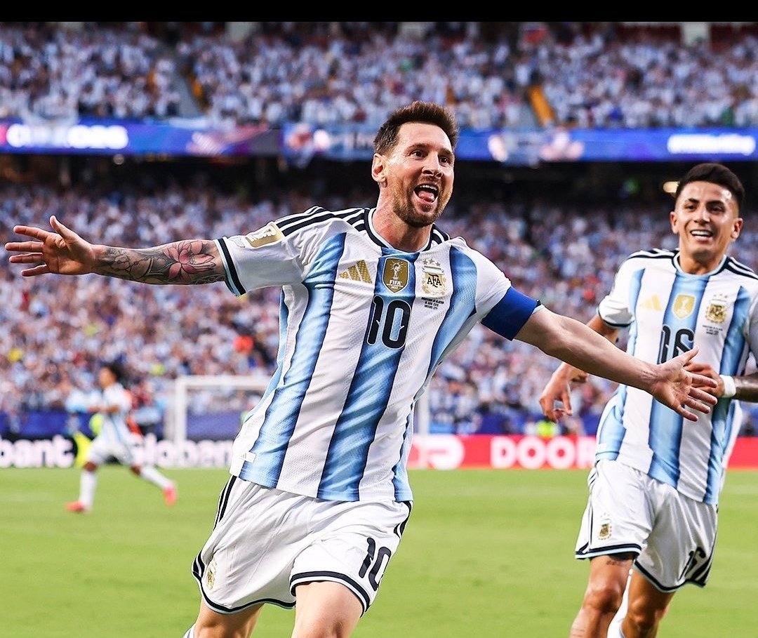 MagicoDeco's tweet photo. Messi é arte pura https://t.co/OqjHErQMrd