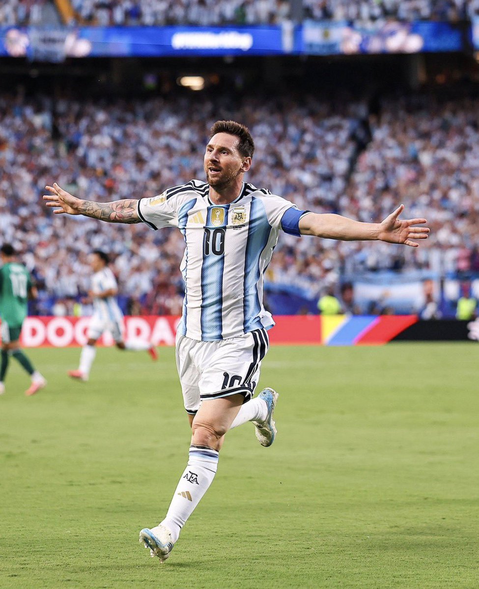 _DIGB's tweet photo. Messi has scored 8 goals in his last 5 World Cup games the same as Ronaldo has managed at 5 World Cups https://t.co/9lPWrgp0IV