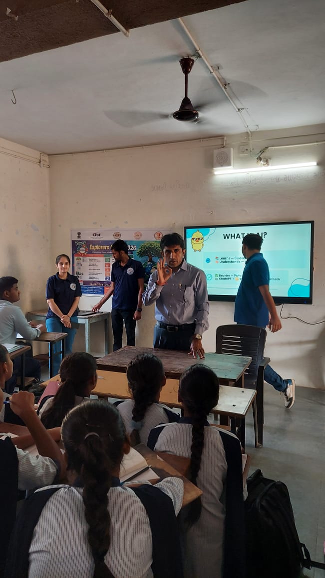 csc_kendra's tweet photo. 16,6,26  - young SDG explorers camp, day 2, AI ( artificial intelligence) @arjunmodhwadia @CMOGuj @CollectorSK @csc_kendra @DIPAKSPATEL7 @dstGujarat @IndiaDST @InfoGujcost @pavitshah @Punam_Bhargava @SK_ip_lab https://t.co/0JgdXiuL2h