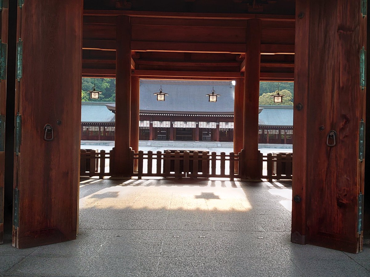 ARASHIC_bikke's tweet photo. なんか神々しい…

#橿原神宮
#遅い時間 https://t.co/CTg2edrLX6