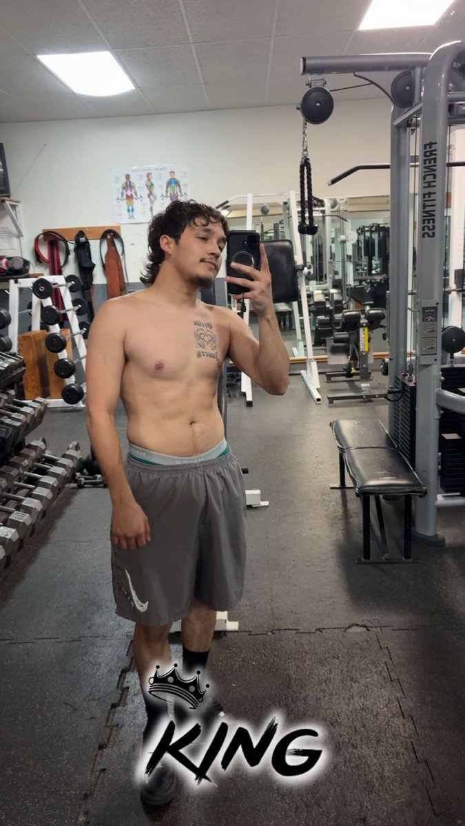 xxxsol0's tweet photo. First time in the gym after 12 years, time to get my muscle up 💪🏼

#gym #fitness #workout
#fitnessmotivation #gymmotivation #fitfam #gymlife #fit #bodybuilding #training #fitnessjourney #gains #muscle #nsfw https://t.co/bFRy85BvqG