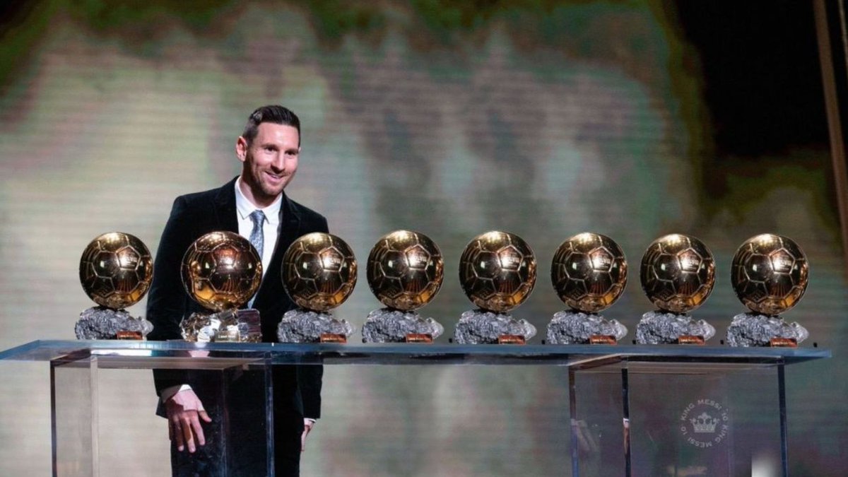 Davidom19YT's tweet photo. EL MEJOR FUTBOLISTA DE TODOS LOS TIEMPOS ! https://t.co/QX1Cq8i3aU