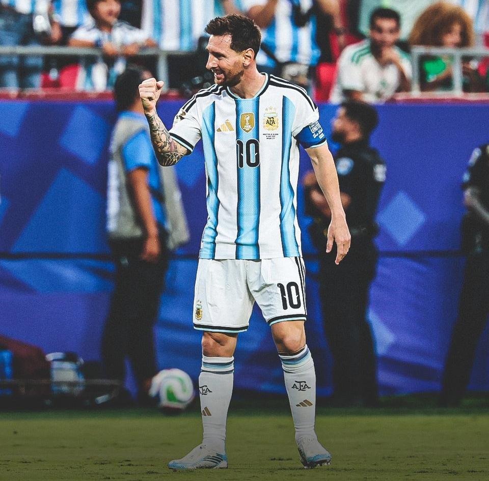 nicolovaisa's tweet photo. Hace 12 años, cuando millones de boludos lo puteaban por perder una final, escribía esto: "...prefiero disfrutarlo, aún en la derrota, porque no sé si voy a volver a ver a otro como él". Lo de Messi es irrepetible.

https://t.co/HAk2iP5q9b https://t.co/pzdsqH2Bhs