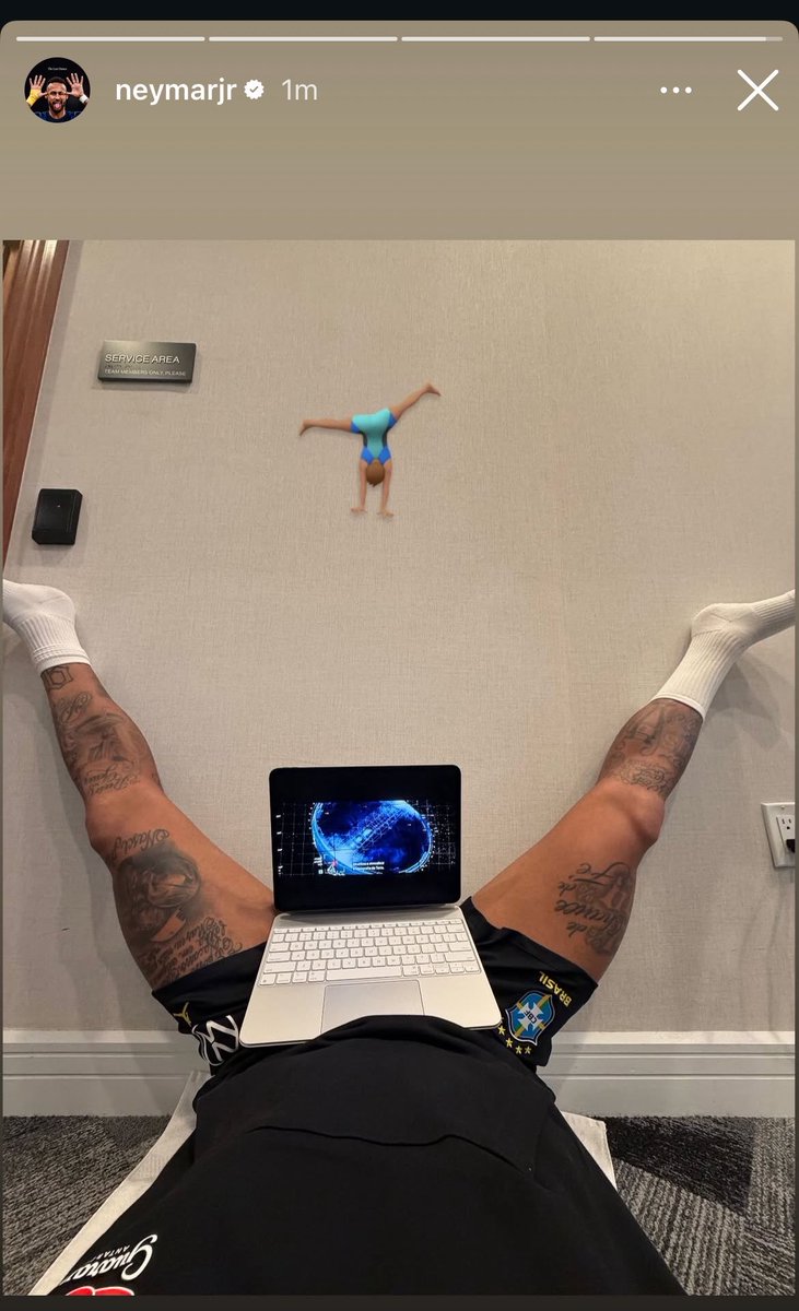 sabinoexp's tweet photo. Enquanto o Messi faz um hat trick o nosso craque tá assim, o hexa vem sim confia. https://t.co/6fo1t5NtcP