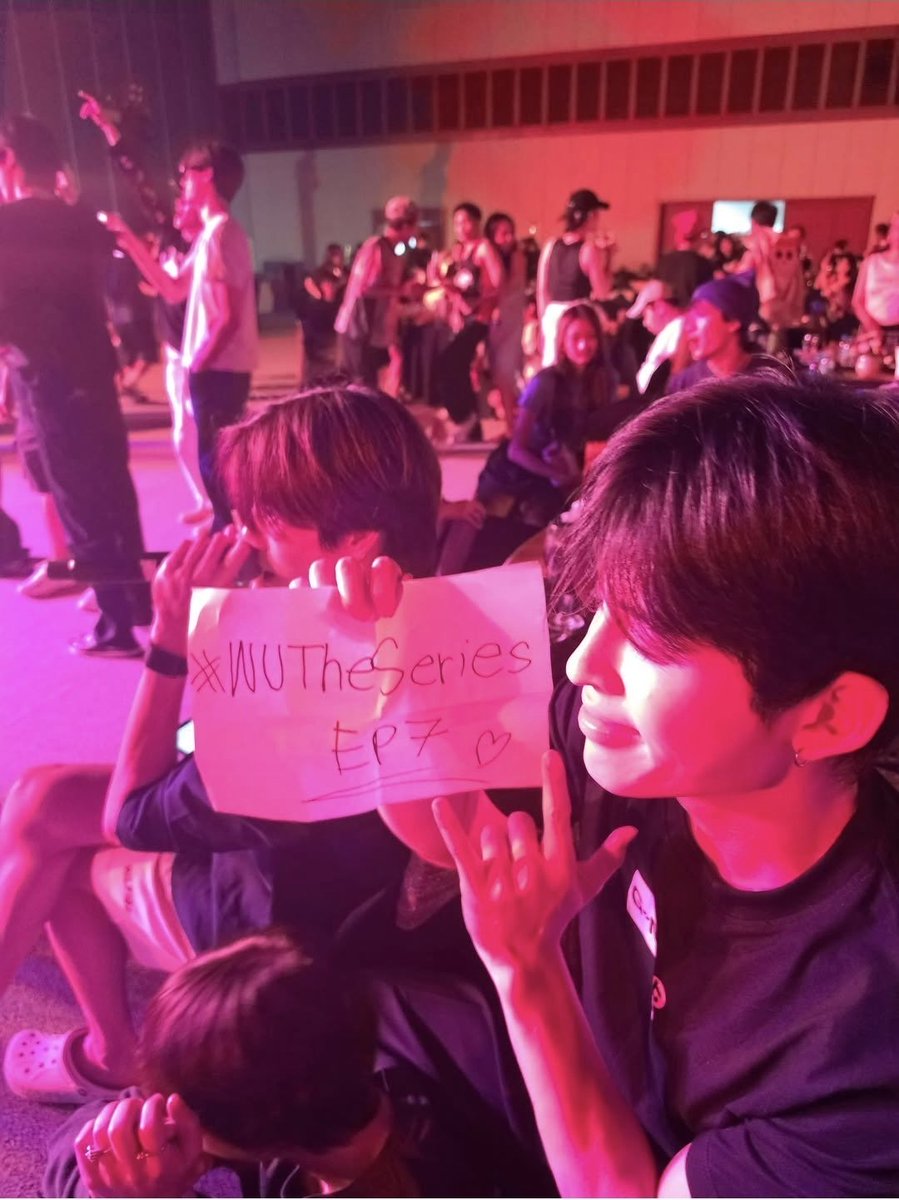 amw_Film's tweet photo. จริงๆแล้วน้องกันอยู่ทุกที่ แต่น้องกันหาตัวจับยาก เพราะวาร์ปไวเหลือเกิน ให้พี่ๆเลี้ยงบ้าง อยู่กับปอนด์(เดย์โอโซน)บ้าง หน้าเวทีบ้าง บนเวทีบ้าง แวะมาอ้อนๆบ้าง😆 https://t.co/CIoWV51prH