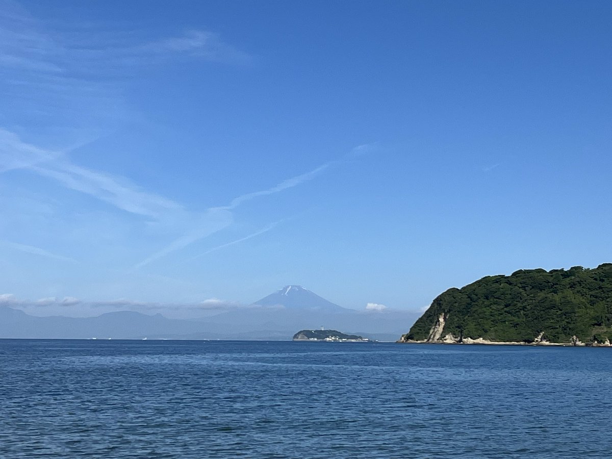 surfromi's tweet photo. 江ノ島と富士山🗻 https://t.co/U9wvVZwWiT