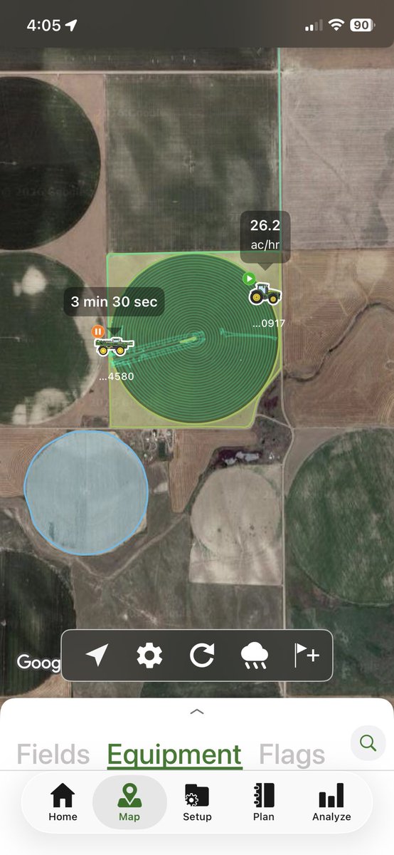 ECSeeds's tweet photo. Sprayer guy is eyeballing the planter guy! https://t.co/lSGz7beAQ5