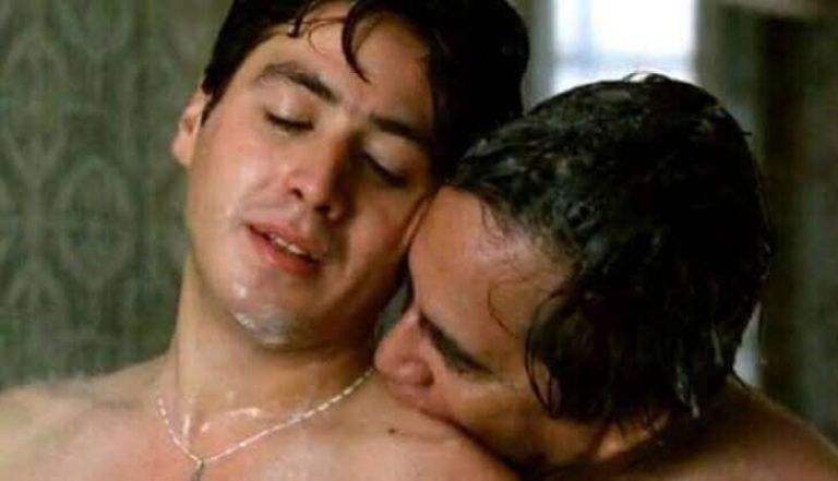 ViktorLoVi's tweet photo. @GuacamayanLeaks @amlopezbeltran Exageran, seguro estaban filmando "El Callejón de los Milagros 2" ahora que andaba Salma Hayek en México. https://t.co/MCDCTx307V