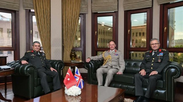 ff_elli's tweet photo. 🇹🇷🤝🇬🇧 Türkiye ile Birleşik Krallık arasındaki savunma iş birliği güçleniyor. Genelkurmay Başkanı, İngiltere Kara Kuvvetleri Komutanı ile bir araya gelerek bölgesel ve askeri konuları değerlendirdi.
#Türkiye #BirlesikKrallik #Savunma https://t.co/OcqjbavCPT
