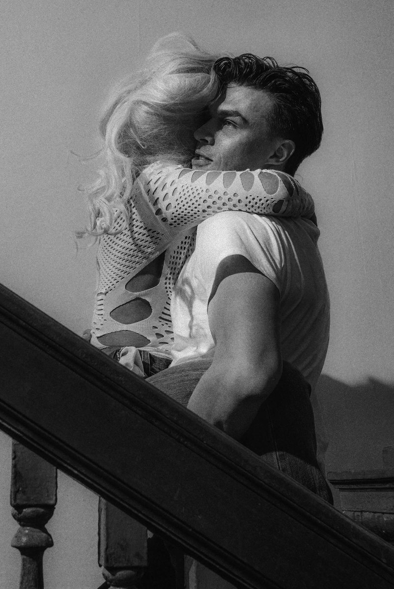 thecountessine's tweet photo. lady gaga and finn wittrock 🖤 https://t.co/pSS6CUA3gs