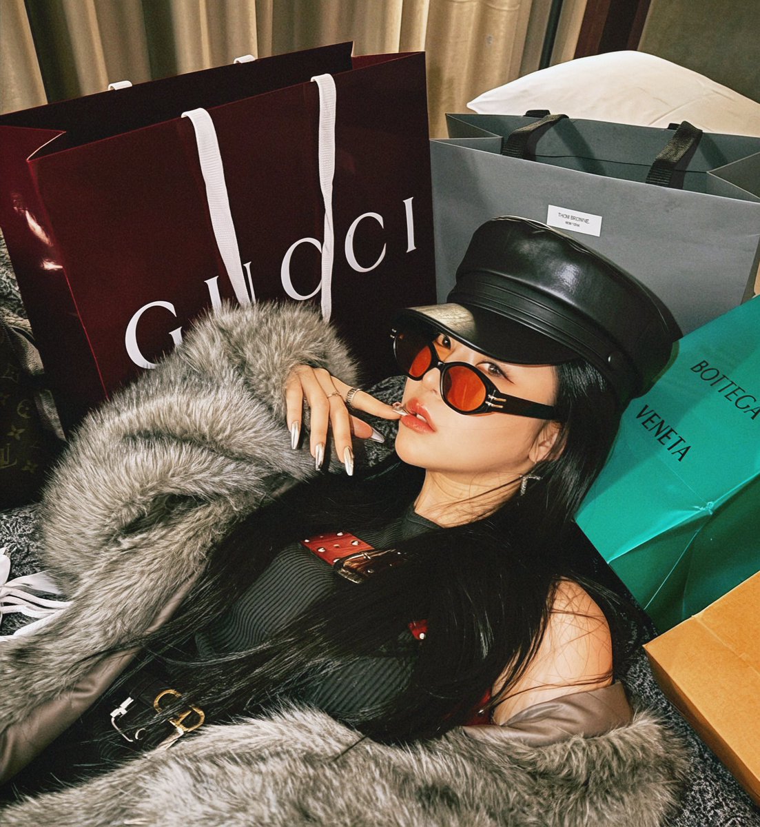 VVSSODVS's tweet photo. 💎VVS [COUNT IT UP]💎

💸Seriously, Lena, we’re broke! Take it all back! 😩

#vvs #븨븨에스 #vvssodvs #countitup #staythenight https://t.co/YaDPm5GVqW