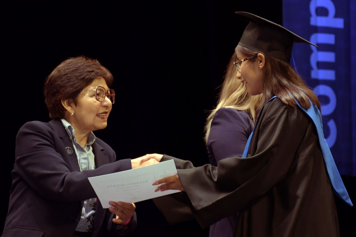 BUAPoficial's tweet photo. Acompaña Rectora Lilia Cedillo a estudiantes del Complejo Regional Centro en su graduación.

La Rectora de la BUAP, Lilia Cedillo Ramírez, celebró la culminación de los estudios de 478 alumnos de las sedes de Acajete, Ciudad Serdán, San Salvador el Seco y Acatzingo. https://t.co/FzyKNvbVfQ