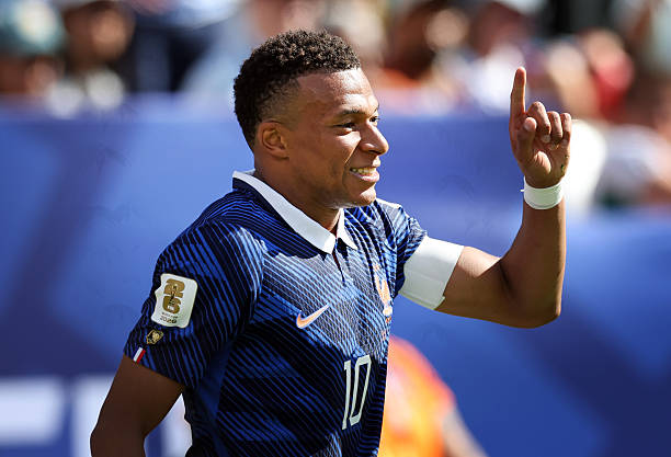 Mercado_Ingles's tweet photo. Goles en sus respectivas Selecciones:

🇳🇴Haaland: 57 goles en 51 partidos (1.12 goles por partido)

🇫🇷 Mbappé: 58 goles en 99 partidos (0.59 goles por partido)  

Erling Haaland registra solo un gol menos que Kylian Mbappe con la Seleccion, en 48 partidos menos para el Noruego. https://t.co/T6H8muNE1M